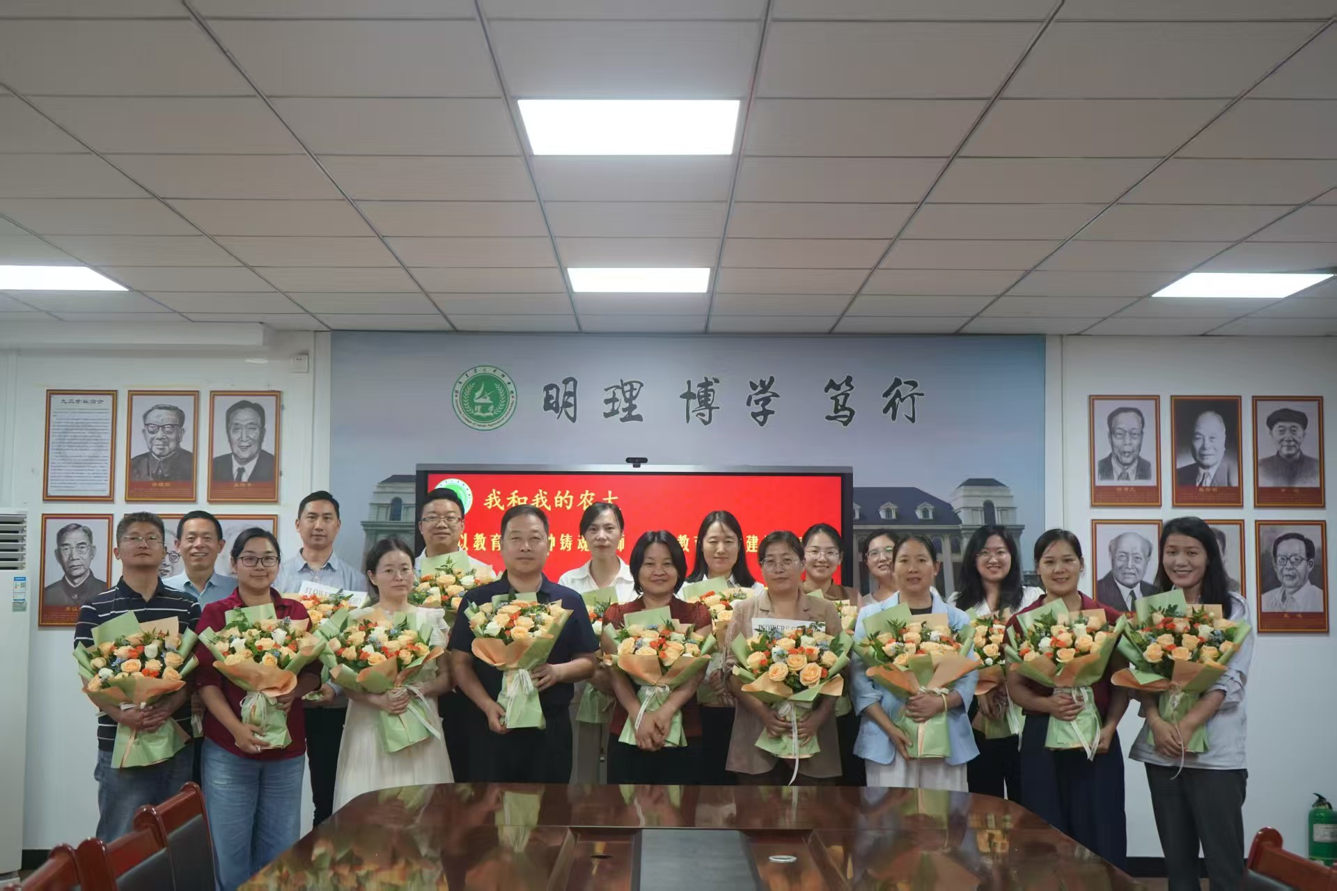 国产无码
举行庆祝第41个教师节座谈会